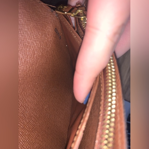 Louis Vuitton Monogram Sarah Wallet - Picture 13 of 16
